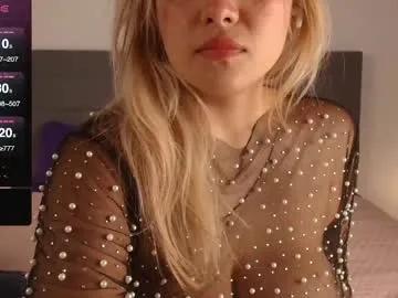 Freechat celiahenn on Chaturbate