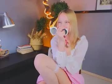 darceyheyd — GOAL: stand up and turn 360 [20 tokens remaining] Welcome to my room! #new #shy #skinny #blonde #18