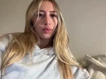 Freechat kikibae2 on Chaturbate