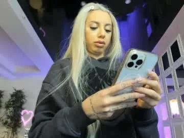 lisaakira — squirt 25/38/100/120/160/200 | #bigboobs #anal #squirt #smoke #dirty [940 tokens remaining]