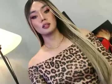 Freechat lovers_moon22 on Chaturbate