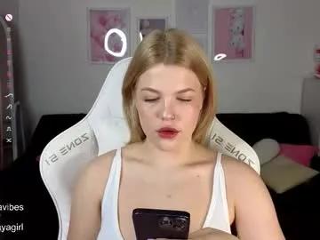 Private maya_blonde18 on Chaturbate