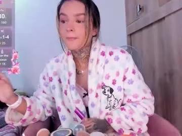 medussa13 — GOAL: squirt [350 tokens remaining] Welcome to my room! #latina #squirt #feet #anal #tatto