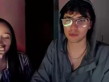 Freechat mikeyvioleta on Chaturbate