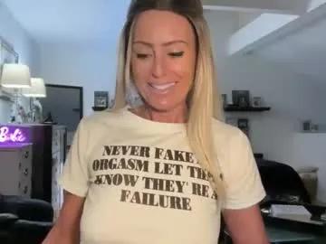 Freechat velvetbarbie on Chaturbate