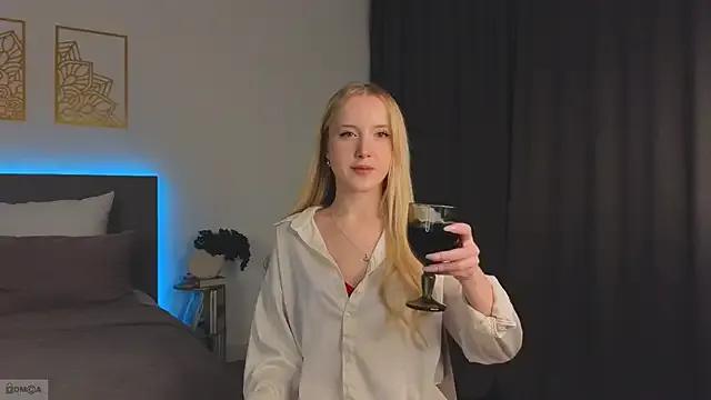 Freechat adele_armass on StripChat