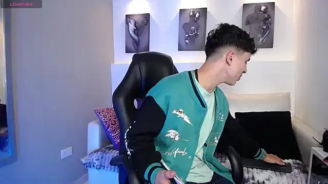 Freechat AdrianRinaldi on StripChat