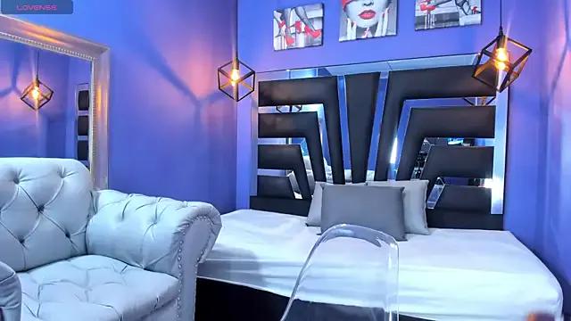 anne-brown13 on StripChat 