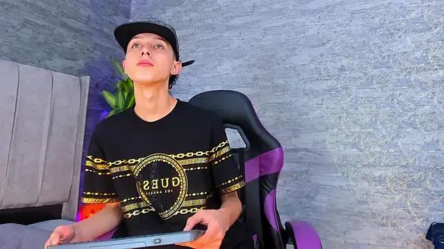 Freechat ArthurCox on StripChat