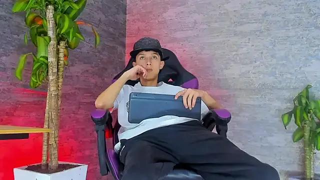 Freechat ArthurCox on StripChat