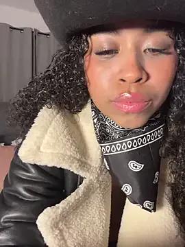 Freechat bella__honey on StripChat