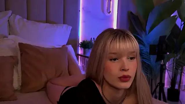 StripChat BellaSecrett is Freechat BellaSecrett — striptease