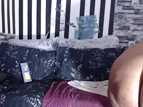 Freechat BigHotMatureXx on StripChat