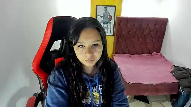 Freechat Charis_21 on StripChat