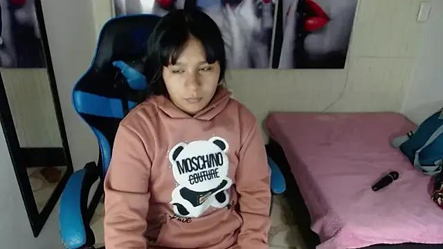 Freechat Charis_21 on StripChat