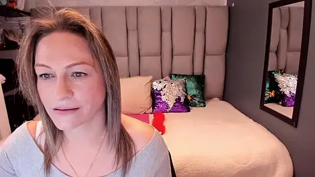 Freechat Charlot_milf on StripChat
