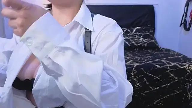 Freechat elowen_halley1 on StripChat