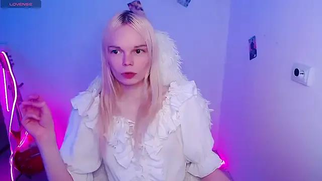 Emily_Nyaffee — cum show