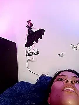 Freechat Fox_Roxxan on StripChat