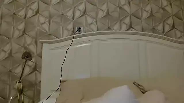 StripChat Goddess-Saysay7 is Freechat Goddess-Saysay7 — Bodylotion auf Boobs