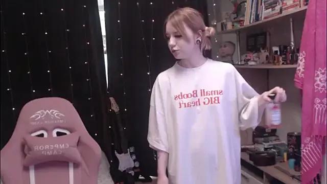 Freechat godlikegirlyy on StripChat