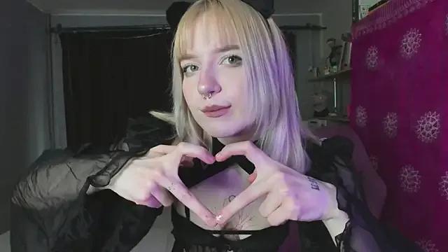 Freechat godlikegirlyy on StripChat