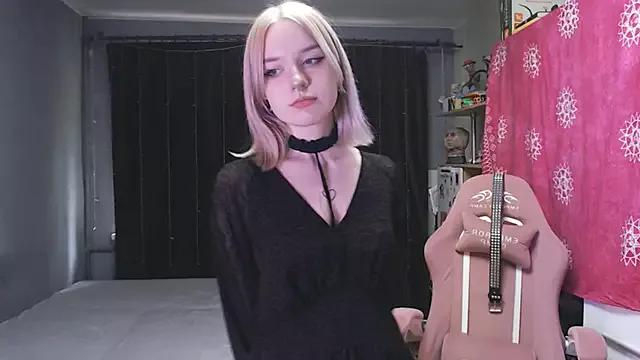 Freechat godlikegirlyy on StripChat