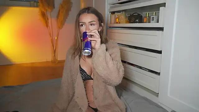 Group HotBella- on StripChat