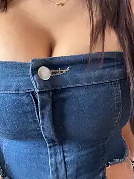 Freechat izanmiller2001 on StripChat