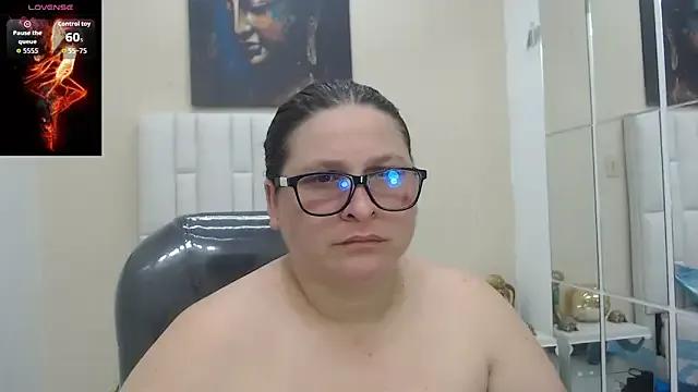 Freechat katty_femdom on StripChat