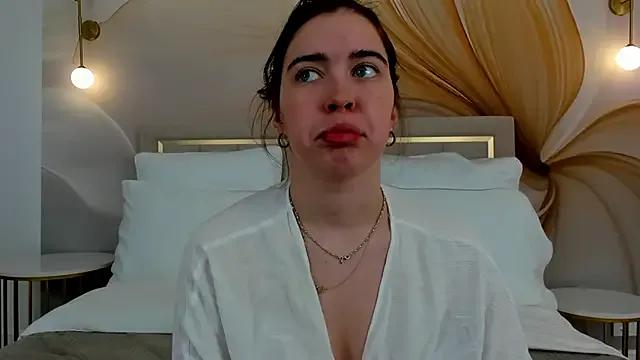 Freechat KimberlyBond on StripChat