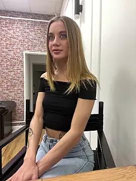 Freechat KiraMyers on StripChat