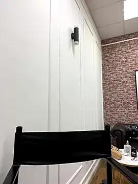 Freechat KiraMyers on StripChat