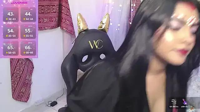 StripChat lakshmiraniii is Freechat lakshmiraniii — body painting on the abdomen and hips