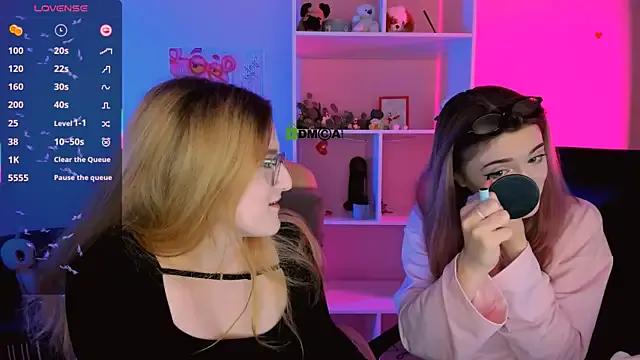 Freechat liana_kisses on StripChat