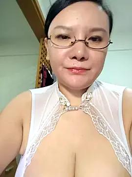 Freechat LILYsweetfcup on StripChat