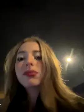 Freechat LoraaDoll on StripChat