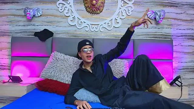 Freechat Lovers_21 on StripChat