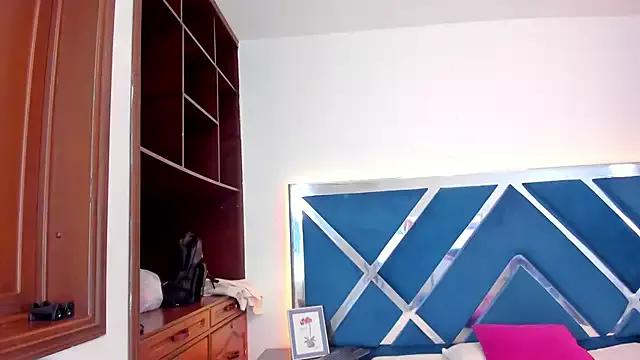 Freechat LucineArias on StripChat