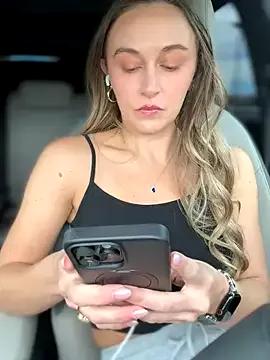 Freechat lunagirl13 on StripChat