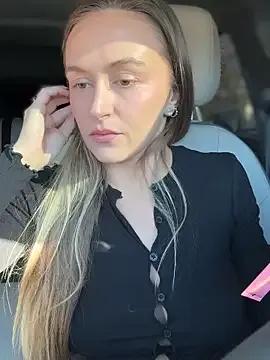 Freechat lunagirl13 on StripChat