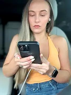 Freechat lunagirl13 on StripChat