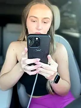 Freechat lunagirl13 on StripChat