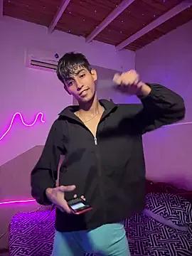 StripChat Mauuu18 is Freechat Mauuu18 — cum face