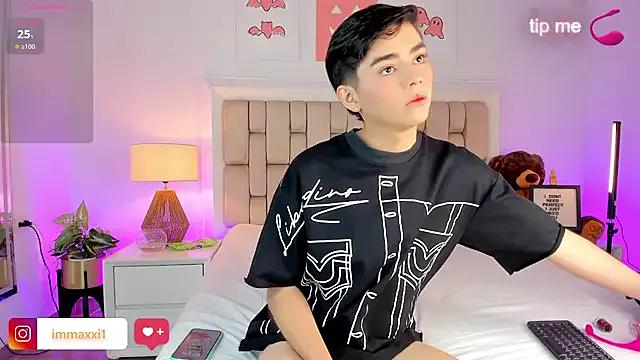 Freechat Maxi_little on StripChat