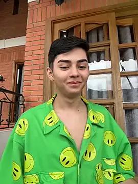 Freechat Maxi_little on StripChat