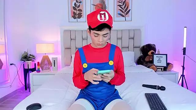 Freechat Maxi_little on StripChat