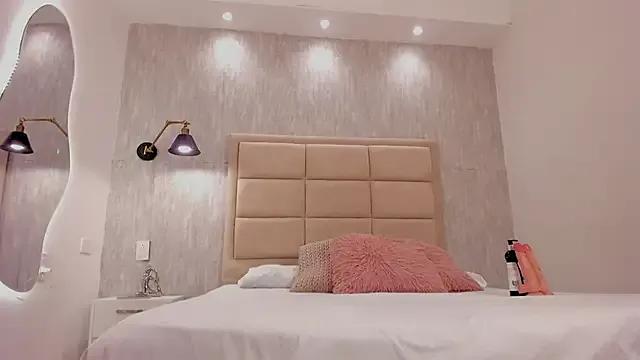 Freechat MiaaCollinss_ on StripChat