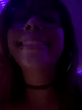 Freechat moan4mona on StripChat