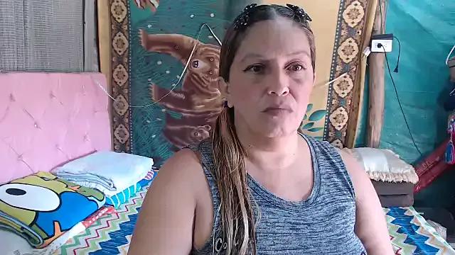 Freechat mom_son_dirty on StripChat